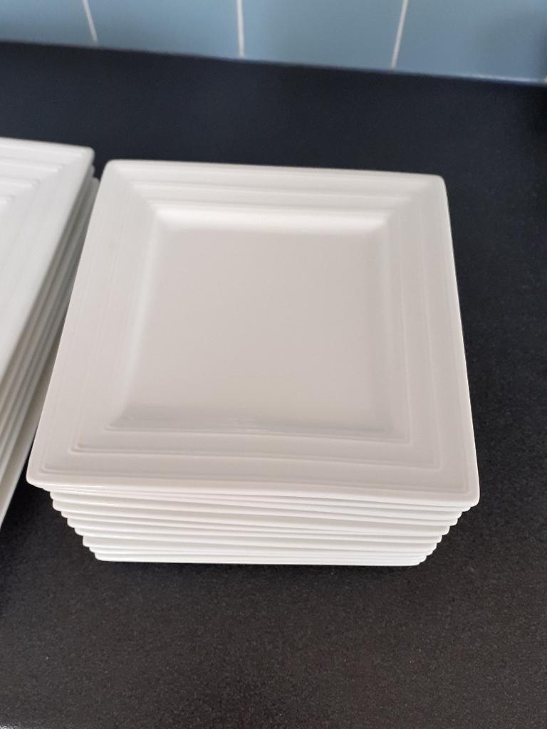 6 ou 12 assiettes carrées (marque Yong) (19 cm), Enlèvement, Comme neuf, Assiettes(s)