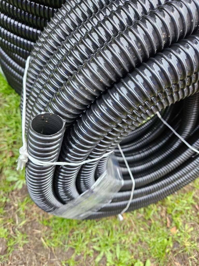 Tuyau spiralé pour bassin, diamètre 30 ^ 40 ou 50 mm, neuf, Enlèvement