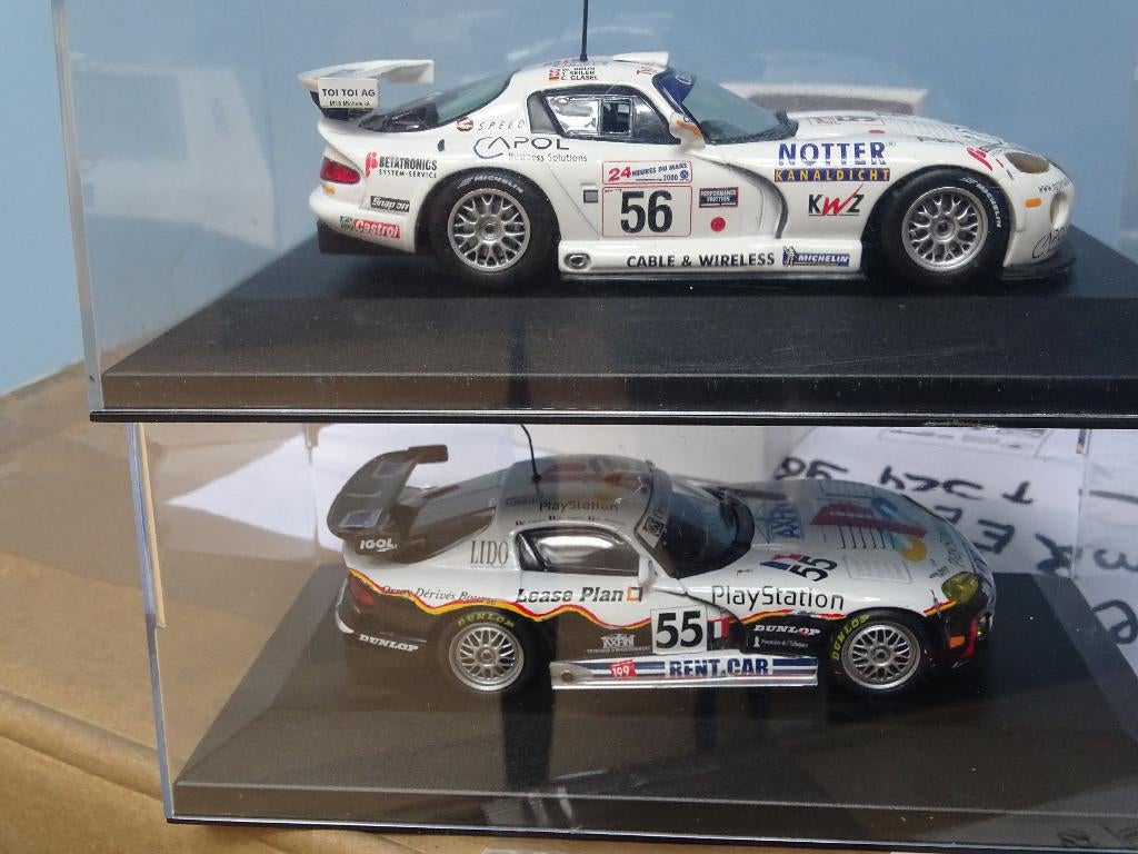 2 X Chrysler Viper Le Mans 1/43 Minichamps + Ixo, Hobby & Loisirs créatifs, Voitures miniatures | 1:43, Comme neuf, Voiture, MiniChamps
