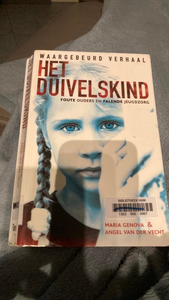 Het duivelskind Maria Genova. & Angel Van Der Vecht, Boeken, Ophalen of Verzenden, Zo goed als nieuw