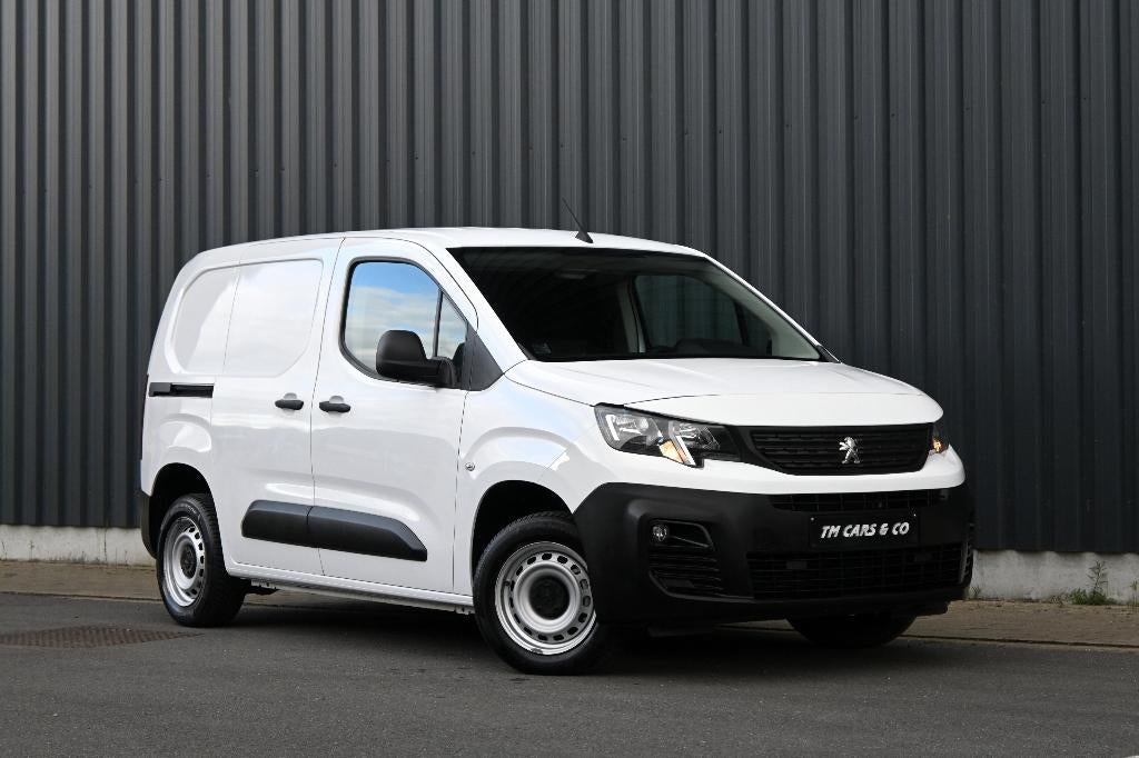 Peugeot Partner 1.2i 3-zit, AC, PDC, Cruise, Bluetooth, Voorwielaandrijving, Stof, 1199 cc, Electronic Stability Program (ESP)
