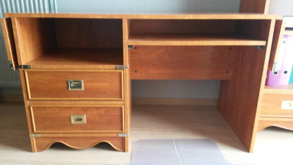 BUREAU, KLEERKAST EN BOEKENKAST, Ophalen, Gebruikt, Met deur(en)