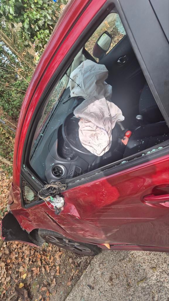 NISSAN NOTE ACCIDENTÉ, 143000km, année 2014, Rouge, Euro 5, Achat, 72 kW