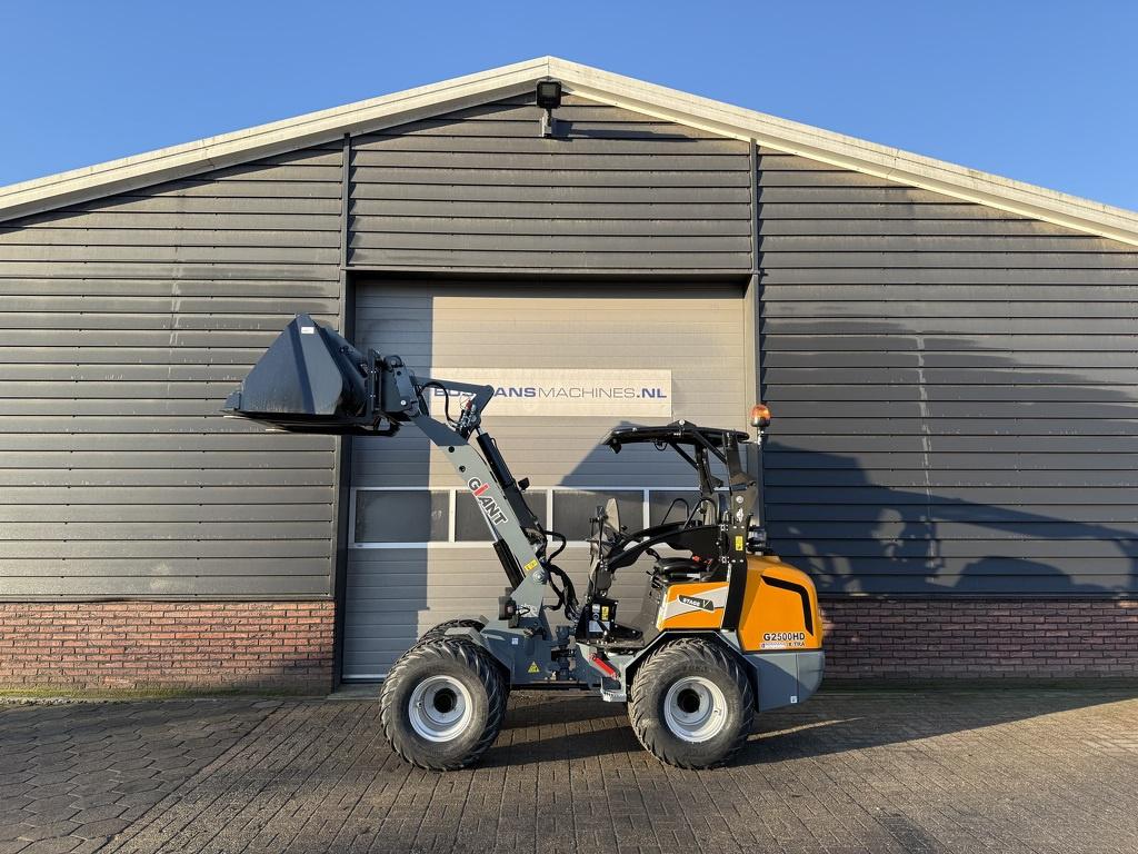 Giant G2500 X-TRA HD minishovel / kniklader NIEUW, Zakelijke goederen, Machines en Bouw | Kranen en Graafmachines, Tobroco, Info@tobroco.nl