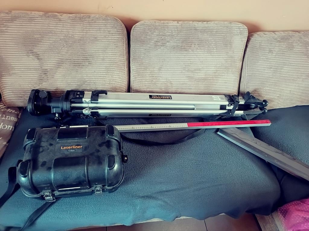 cube laserliner avec bâton de mesure et support, Bricolage & Construction, Enlèvement, Comme neuf, Distance