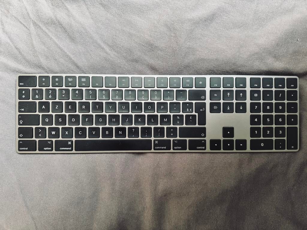 Clavier Apple noir, Informatique & Logiciels, Claviers, Enlèvement, Comme neuf