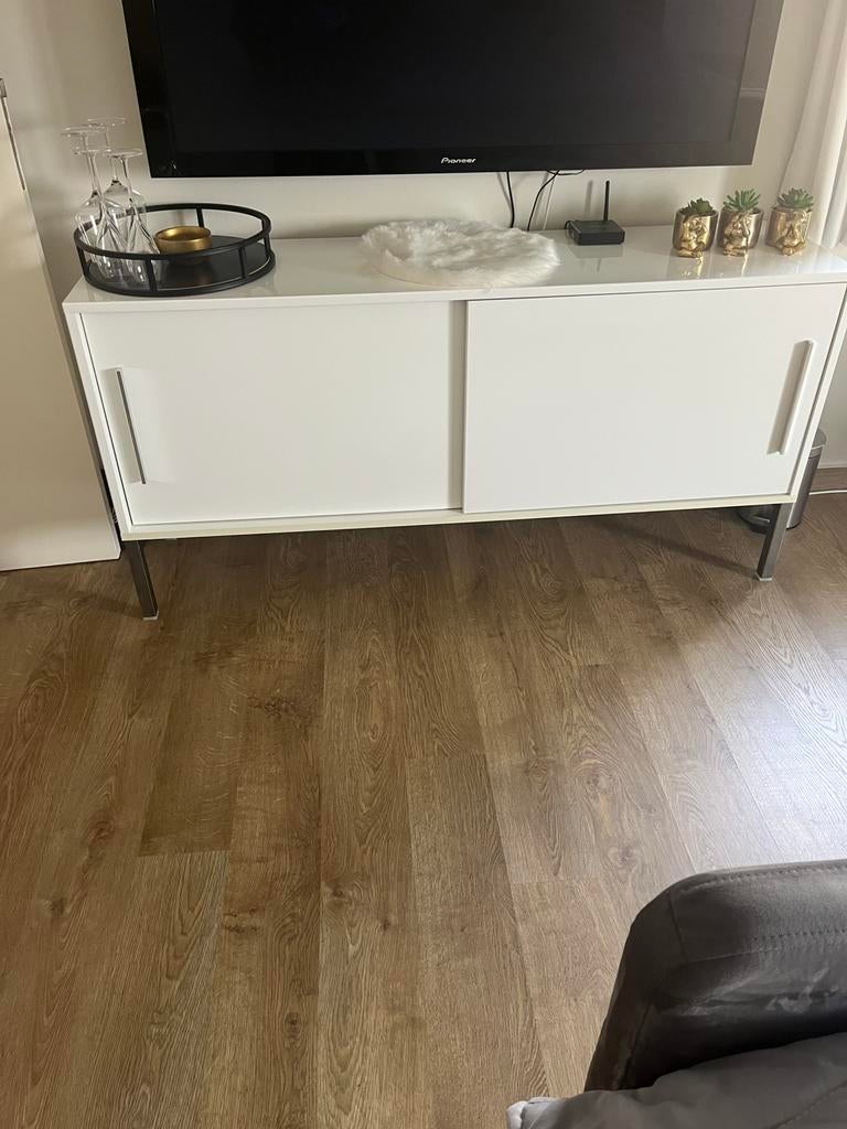 Te koop moderne witte kast/dressior, Ophalen