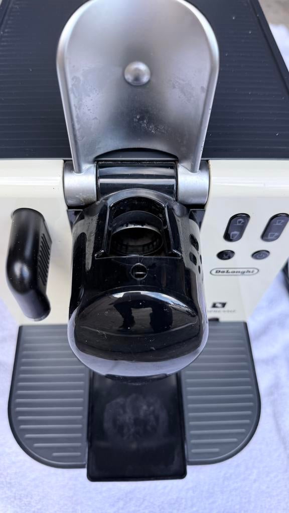 Delonghi Nespresso lattissima wit zwart, Ophalen, Gebruikt, Koffiemachine