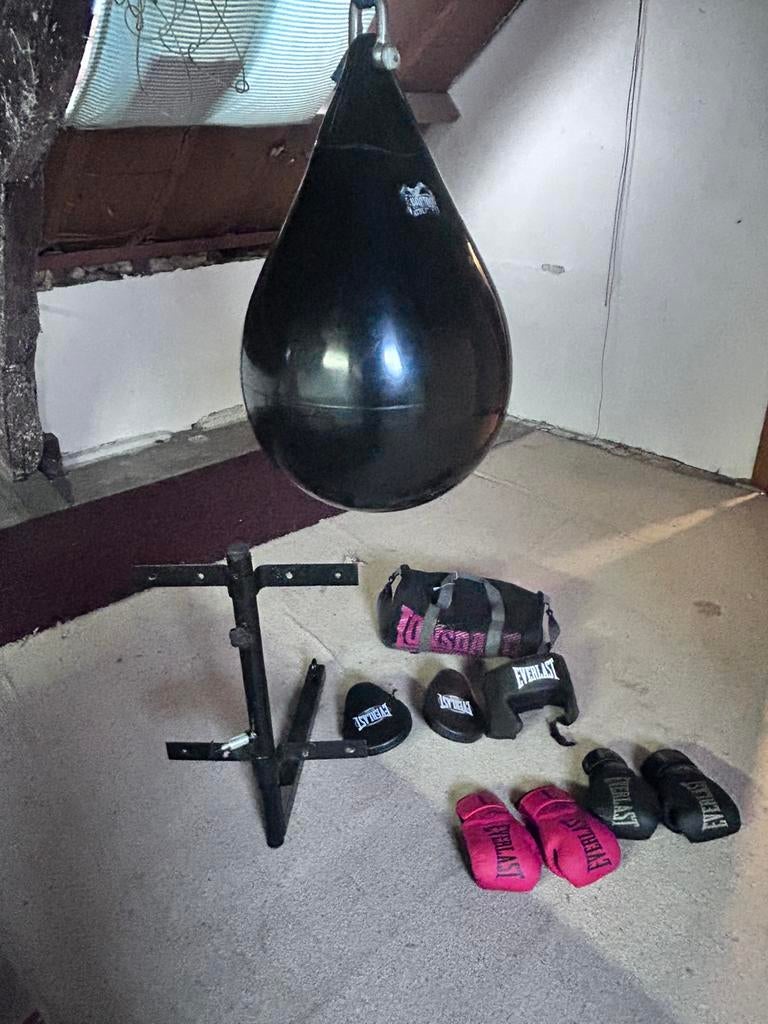 sac de punching/sac de boxe Avec d'autres articles à vendre, Enlèvement, Comme neuf, Sac de boxe