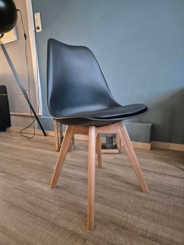 Chaises tulipe neuves . Noir et bois clair, Neuf, Bois, Tulipe, Enlèvement