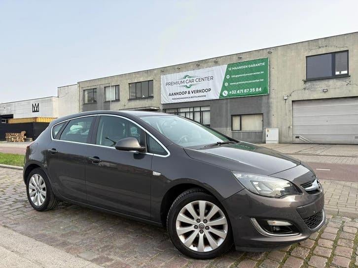 Opel Astra | 12 Maanden Garantie | 109 Dkm | Benzine | 2015|, Auto's, Voorwielaandrijving, Zwart, Leder en Stof, Zwart