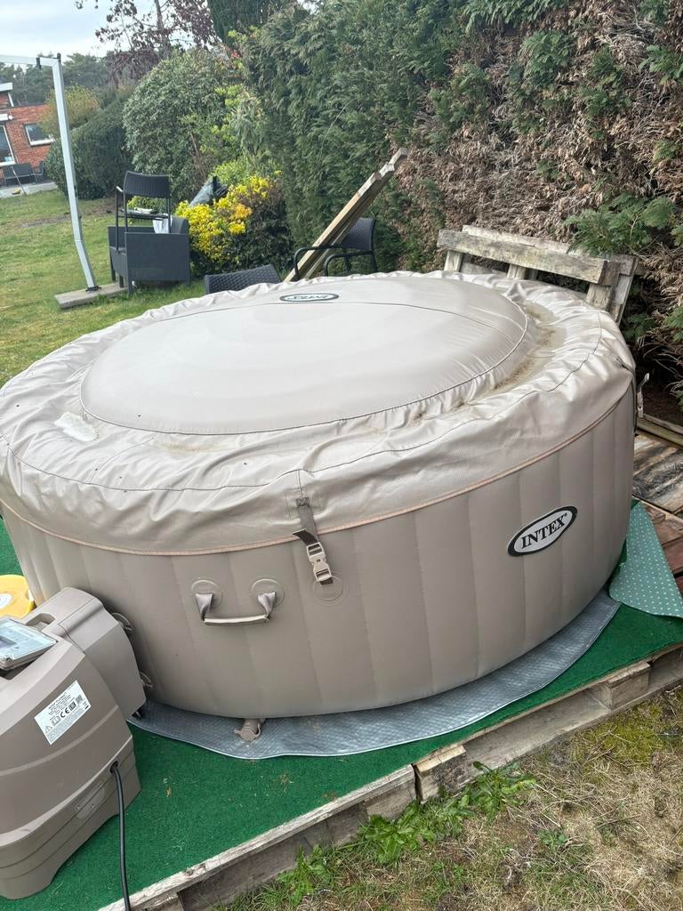 Intex jacuzzi, Tuin en Terras, Ophalen, Zo goed als nieuw