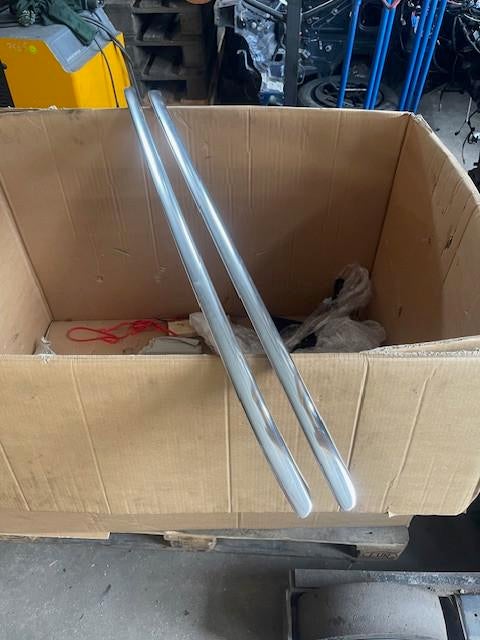 BARRES DE TOIT Audi Q3 (8UB / 8UG) (8U0860022A), Dhr. R. de Gouw, Audi, Utilisé, De Bloemendaal 21 21
5221 EB  'S HERTOGENBOSCH, NL