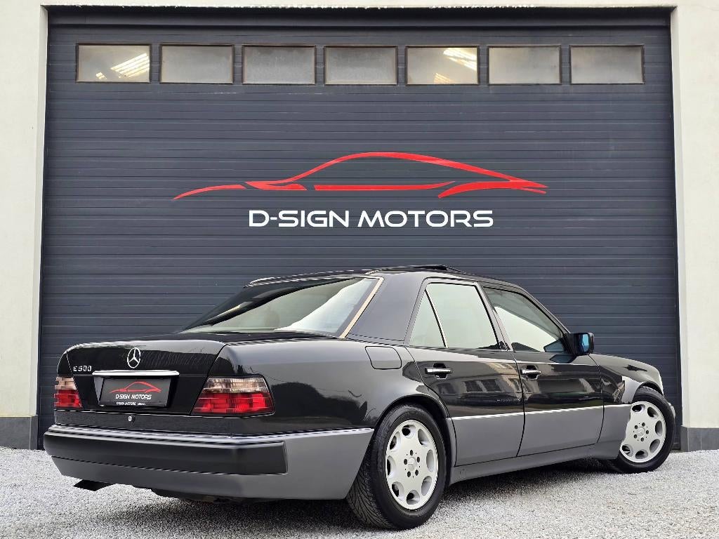 MERCEDES-BENZ E 500 V8 (326pk) AUT. 1992 237.910km FULL OPT, Auto's, Mercedes-Benz, Automaat, Achterwielaandrijving, 4973 cc, Zwart