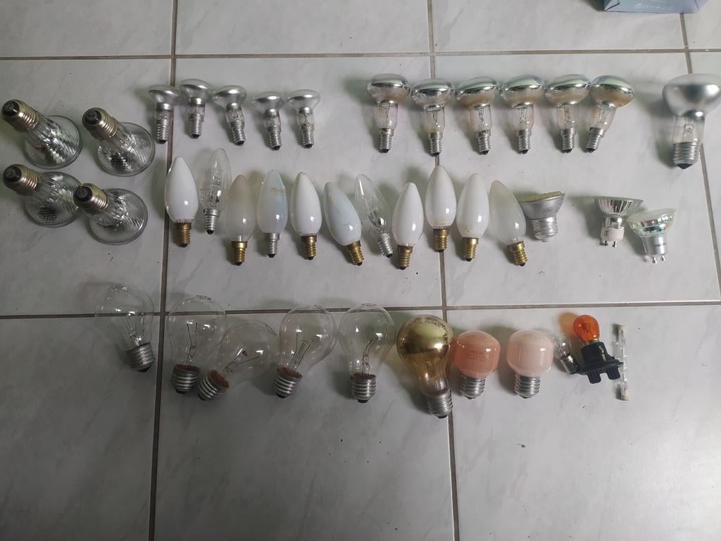 Lot de 54 ampoules diverses, Bricolage & Construction, Enlèvement