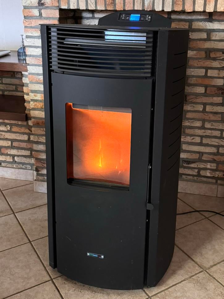 Gebruikte staat - Sterke & goed draaiende pelletkachel, Ophalen, Zo goed als nieuw, Pelletkachel