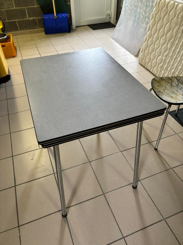 Table + chaise en formica (ensemble vintage), Enlèvement, Utilisé