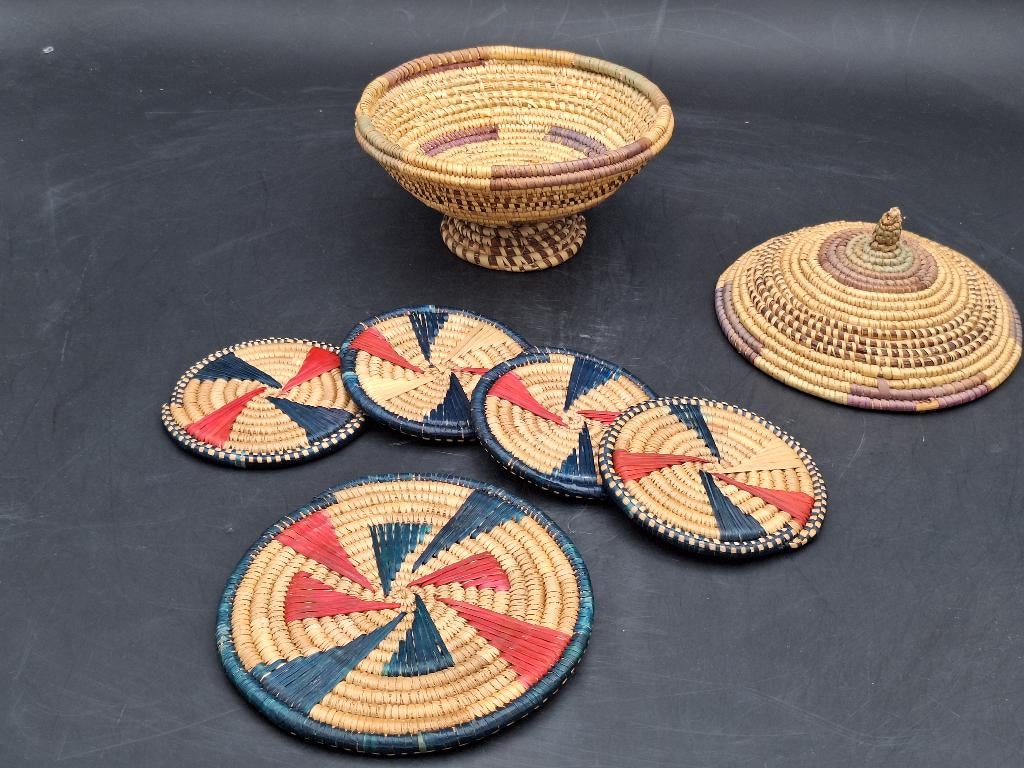 oud rieten mandje met onderleggers, jaren 60, Antiek en Kunst, Ophalen of Verzenden