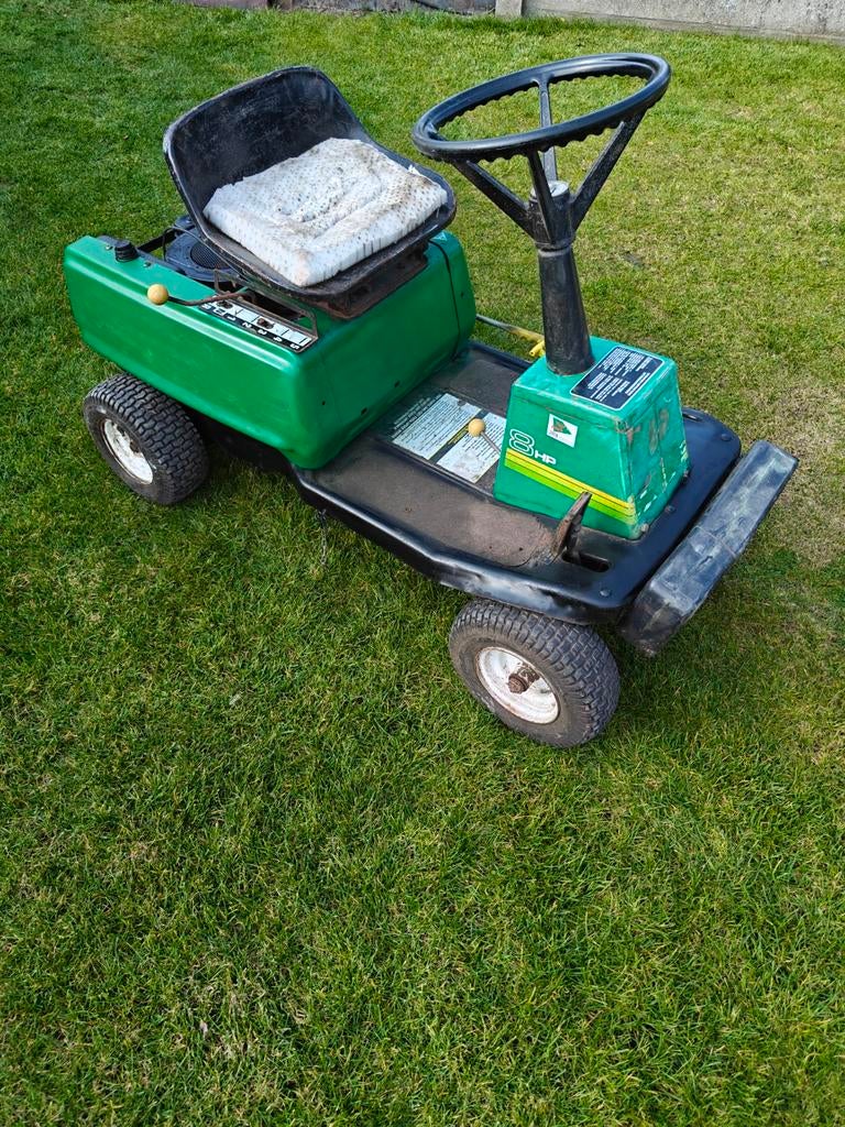 Grange trouvée sur un tracteur de pelouse, Jardin & Terrasse, Tondeuses autoportées, Enlèvement