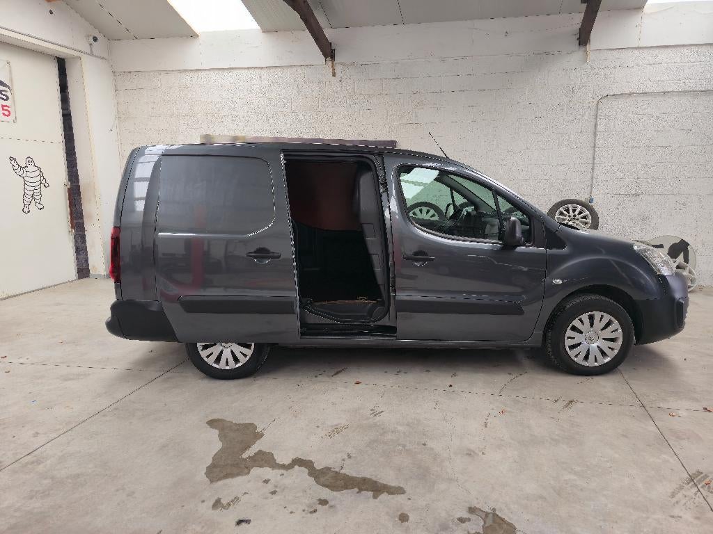 ⭐ Citroen Berlingo L2 - Trekhaak - Navi - Carplay - Camera, Auto's, Voorwielaandrijving, Stof, Euro 6, 4 cilinders