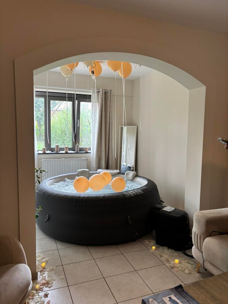 Jacuzzi gonflable disponible à domicile - 24h, Envoi, Comme neuf, Gonflable