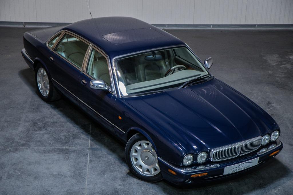 Daimler Super V8 Jaguar 4.0 V8 MEMORY SEATS*ZETELVERWARMING, Auto's, Jaguar, Automaat, Achterwielaandrijving, Blauw, Leder