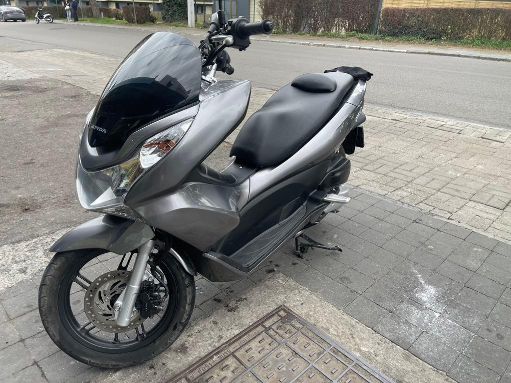 honda 125 Pcx, Motos, Scooter, Permis Moto A1 minimum, Particulier, 1 cylindre