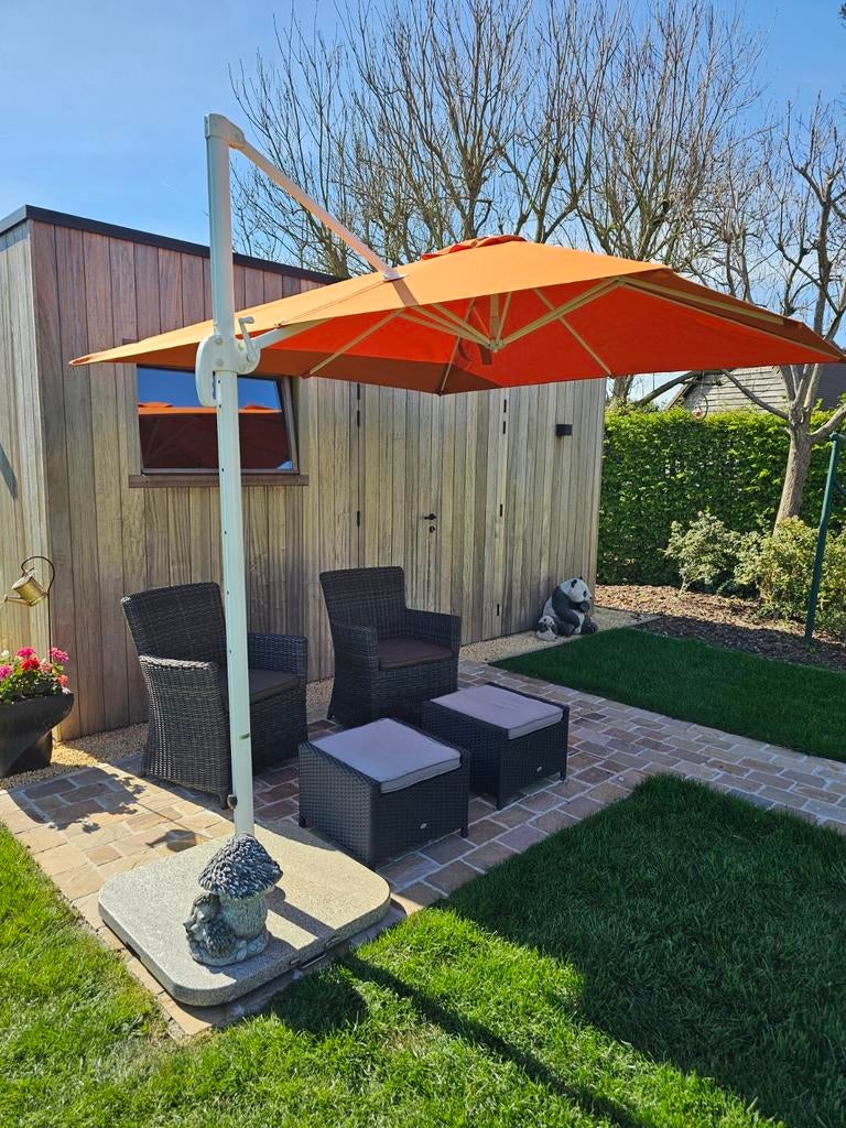 Parasol de 2,70 m x 2,70 m, base de parasol en granit inclus, Jardin & Terrasse, Parasols, Comme neuf, Base de parasol, 2 à 3 mètres