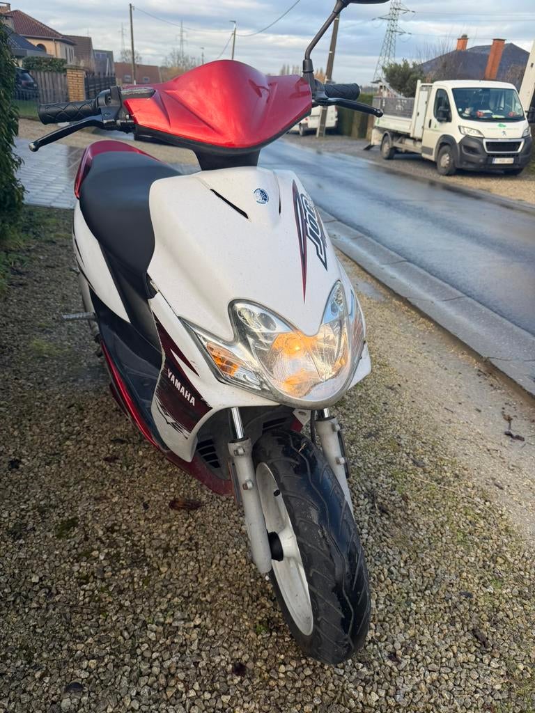Booster jogrr yamaha, Vélos & Vélomoteurs, Scooters | Yamaha, Enlèvement ou Envoi, Utilisé, JogR ou RR, Classe A (25 km/h)