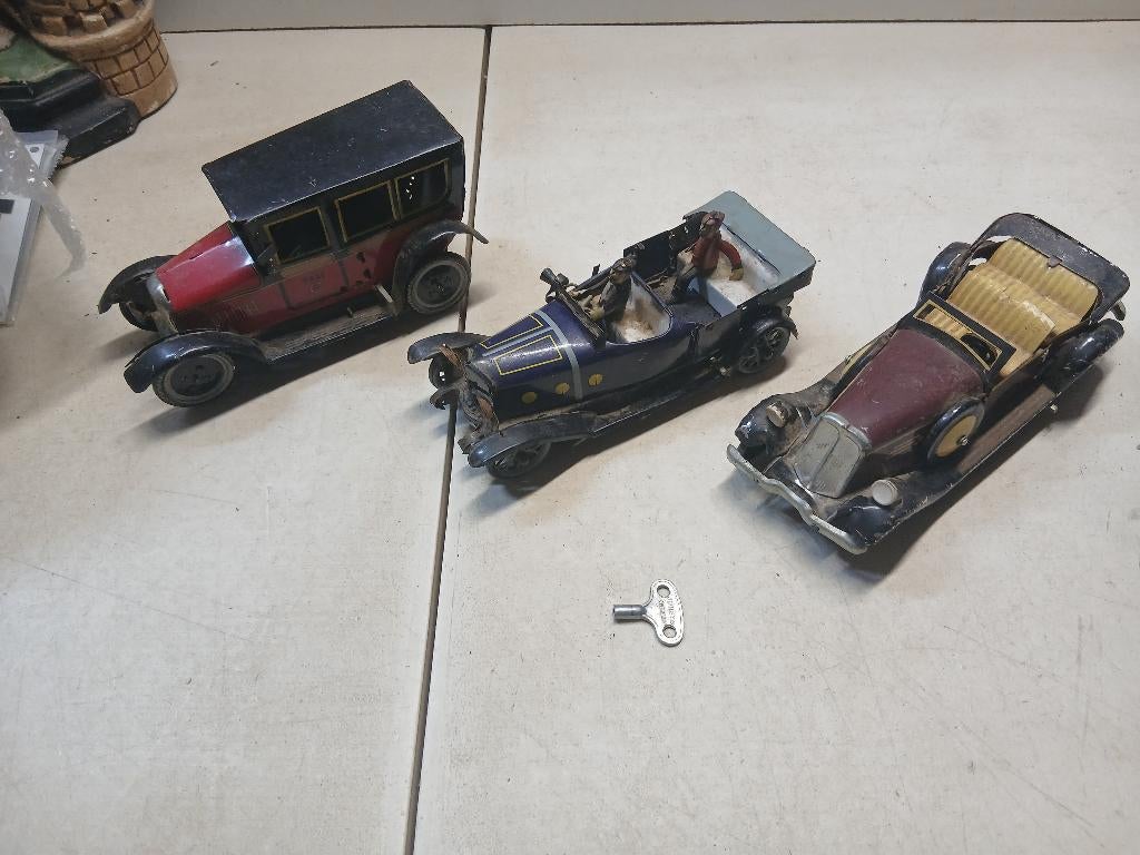 3 ancienne voitures à remontoir, Enlèvement ou Envoi