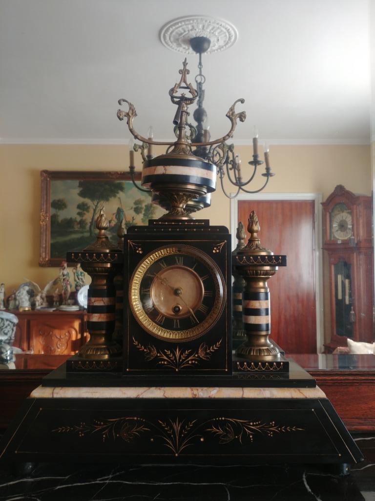 schouwgarnituur marmer klok en kandelaars, Enlèvement