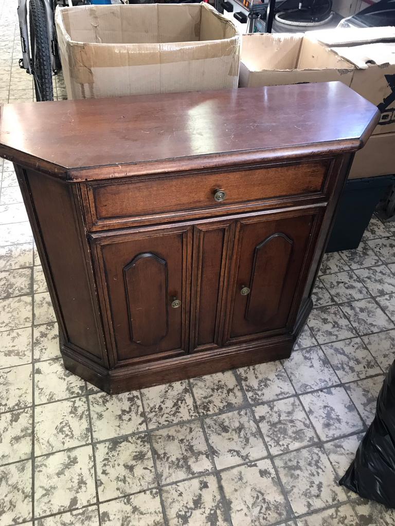 Antiek wandkastje, Ophalen