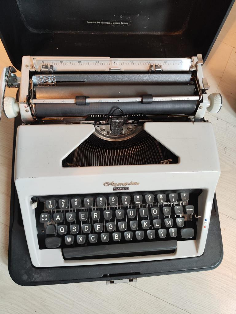 Olympia Monica schrijfmachine, Diversen, Typemachines, Ophalen, Gebruikt