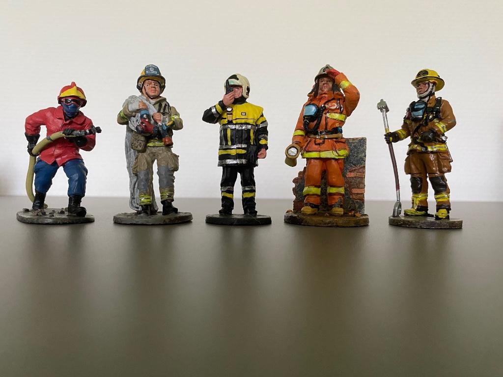 Brandweermannen in metaal 39 stuks miniatuur, Ophalen, Zo goed als nieuw, Mens