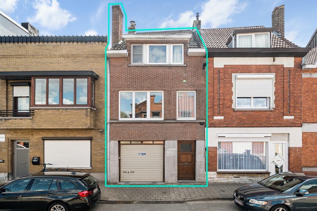 Uitstekend gelegen rijwoning met groot magazijn, Immo, Gent-Gentbrugge, 200 tot 500 m², 634 kWh/m²/jaar, 330 m²