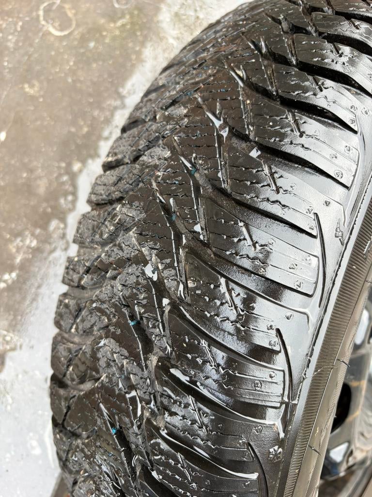 4 roues equipées pneus hiver comme neuf pour VW, Skoda, etc, Auto diversen, Autosport-onderdelen, Zo goed als nieuw, Ophalen