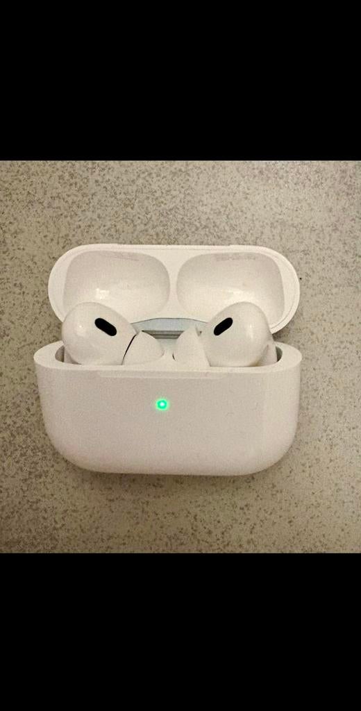 AirPods Pro (2de generatie) + 2 cases, Ophalen of Verzenden, Zo goed als nieuw, In gehoorgang (in-ear), Bluetooth