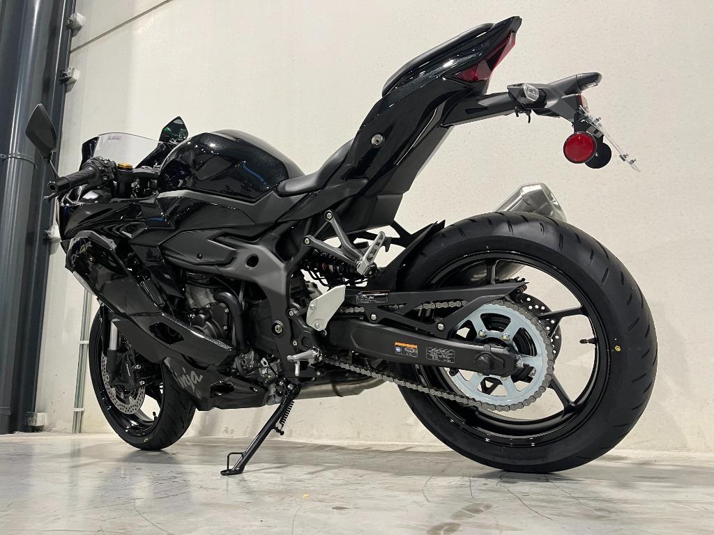ZX4R NOIR 2025 NOUVEAU EN STOCK, Motos, Entreprise, Plus de 35 kW, Super Sport, 400 cm³