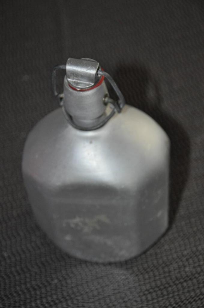 ALUMINIUM FLES - JERRYCAN - JAREN ZESTIG, Ophalen of Verzenden, Zo goed als nieuw