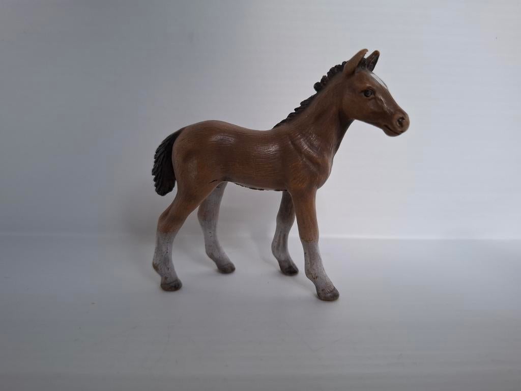 Cheval animalier Schleich du set 13277 Poulain hanovrien, Collections, Collections Animaux, Utilisé, Statue ou Figurine, Cheval