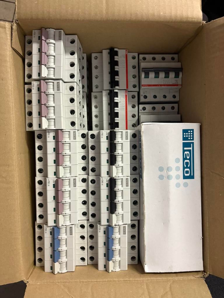 Nieuwe zekeringautomaten ABB & TECO – ongebruikt, Bricolage & Construction, Électricité & Câbles, Neuf, Interrupteur, Interrupteur