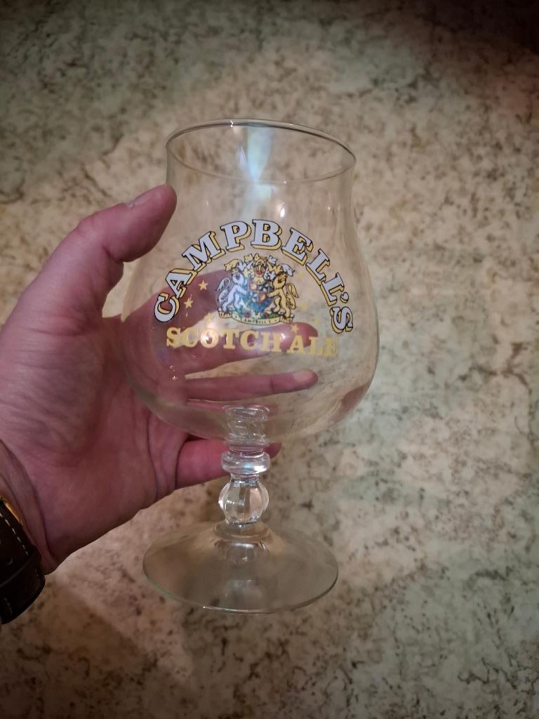 1 verre à Campbell's, Enlèvement