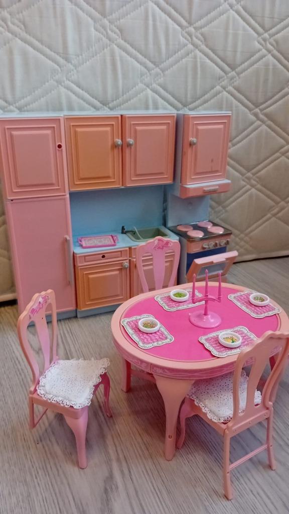 Ensemble de cuisine et de salle à manger rétro Barbie Vintag, Enlèvement ou Envoi, Comme neuf, Maison de poupées