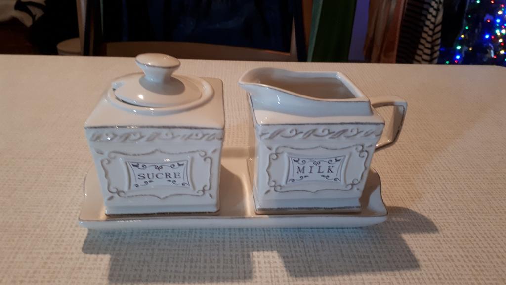 Vintage melk en suikerpot set, Huis en Inrichting, Keuken | Servies, Zo goed als nieuw, Keramiek, Ophalen of Verzenden