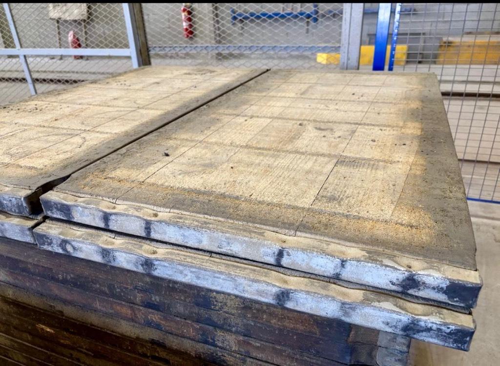 Panneaux de coffrage bois massif – Douglas 120X60X4 cm, Bricolage & Construction, Bois & Planches, Enlèvement ou Envoi, Comme neuf