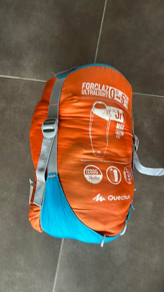 Kinderslaapzak Forclaz ultralight 0 - 5 graden tot 140cm, Caravanes & Camping, Sacs de couchage, Enlèvement ou Envoi, Comme neuf