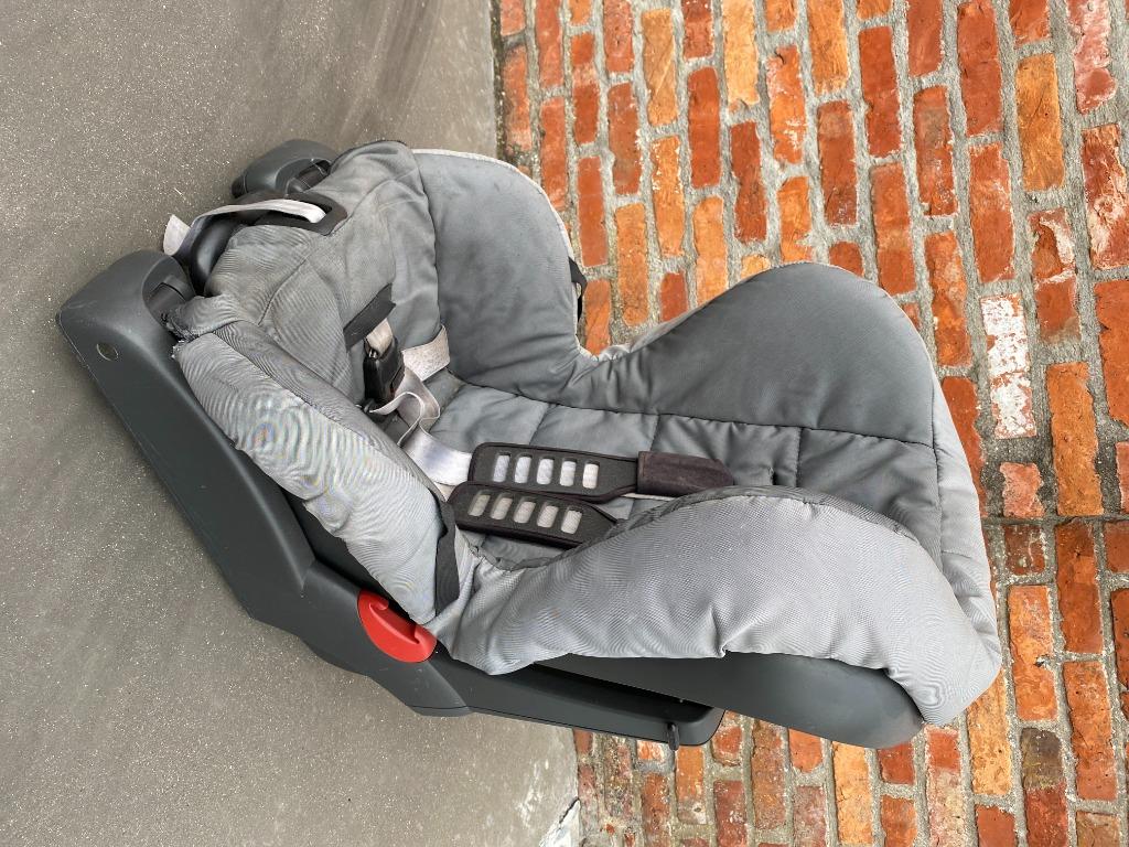 Grijze Premaman autostoel groep 1 of 9 tot 18 kg, Kinderen en Baby's, Autostoeltjes, Overige merken, 9 t/m 18 kg, Gebruikt, Autogordel