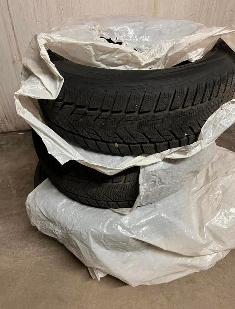 4 pneus hiver vredestein wintrac xtreme s 205/55 r 16, Enlèvement, Pneus hiver, Pneu(s)