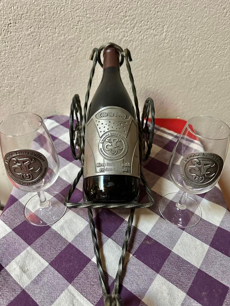 Fles wijn met glazen cote du Bouny, Enlèvement ou Envoi