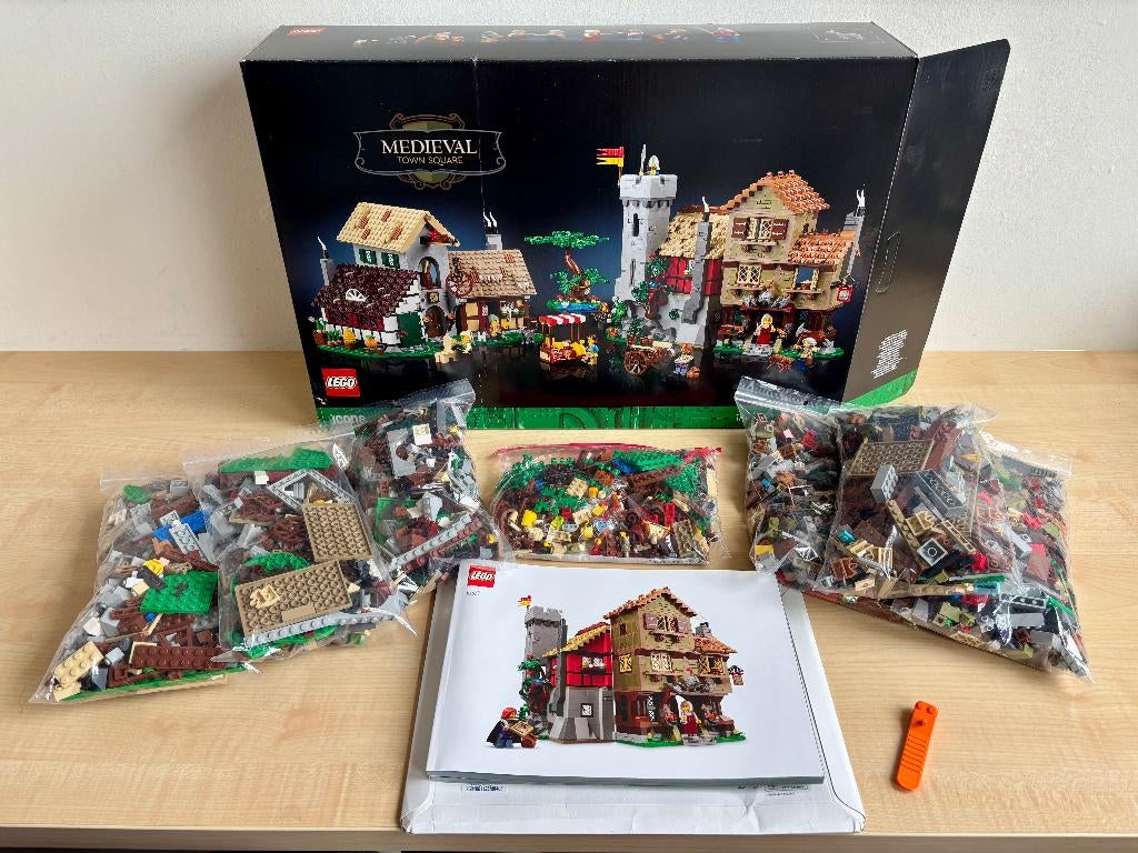 Lego 10332 Medieval Town Square, Kinderen en Baby's, Lego, Ophalen of Verzenden, Zo goed als nieuw, Castle